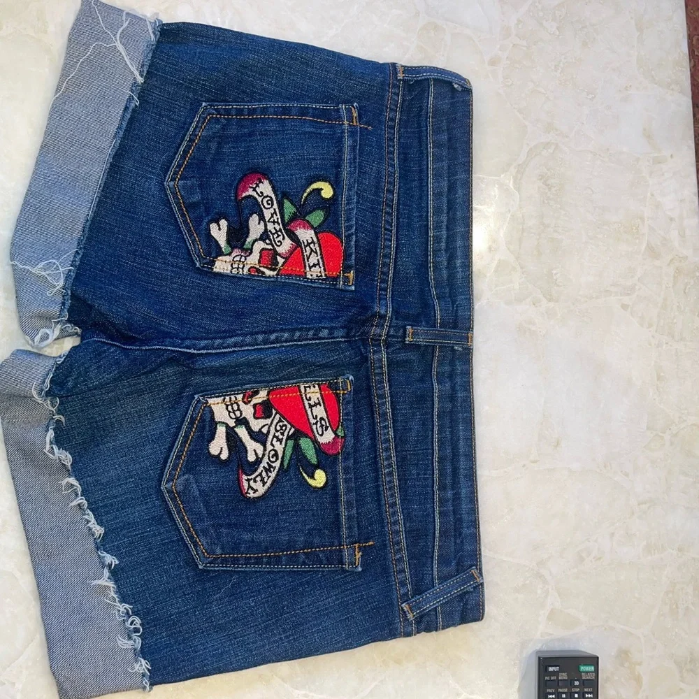 Ed Hardy Skull Heart Embroidered Denim Shorts Size 30 - Picture 9 of 16